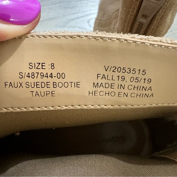 Banana Republic Faux Suede Bootie Womens 8 Taupe Beige Zip Ankle Classic Pointed - Picture 7 of 7